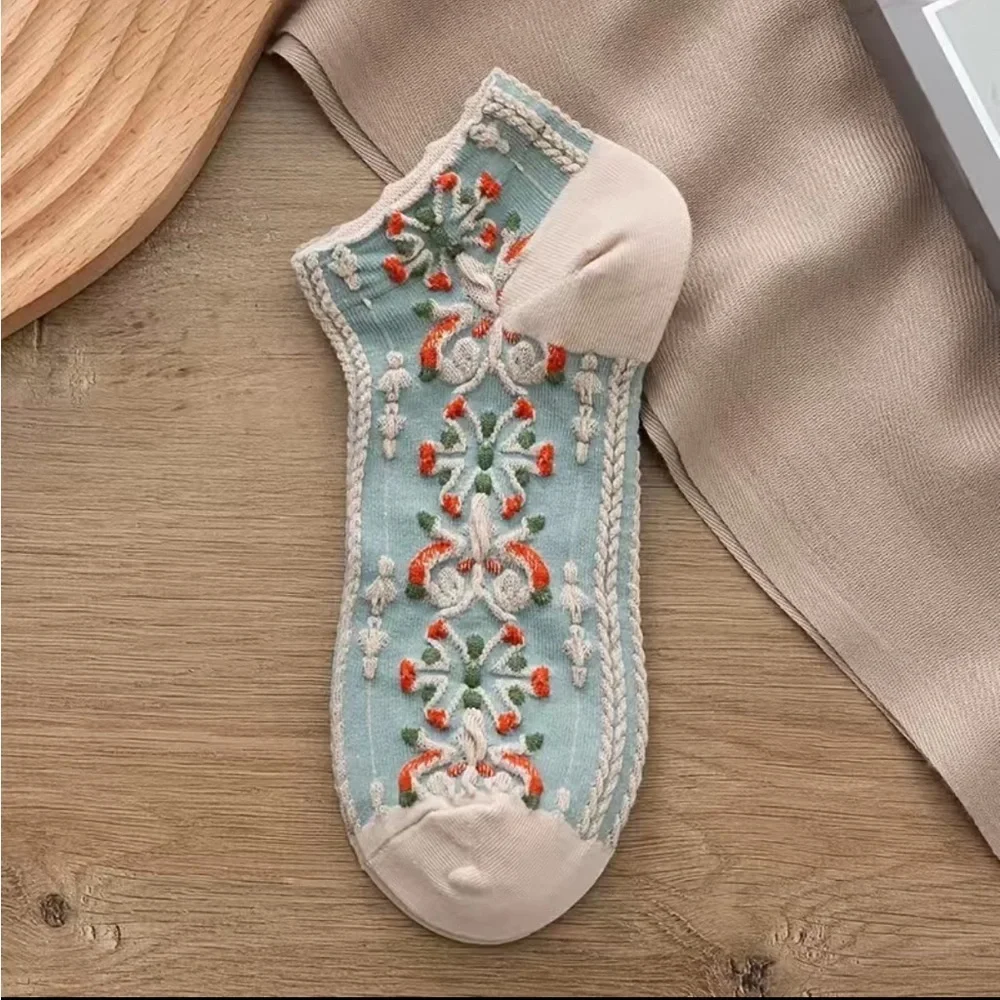 Women’s Floral Embroidered Socks 5 Pairs